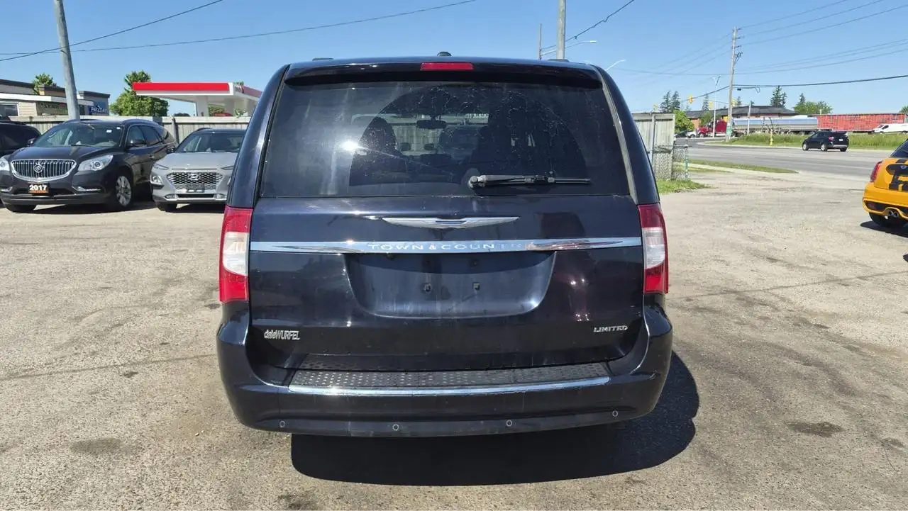 Chrysler Town & Country снимка Chrysler Town & Country