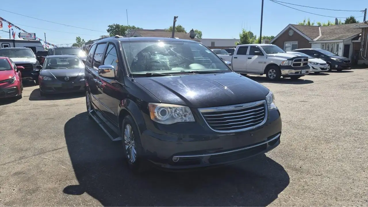 Chrysler Town & Country снимка Chrysler Town & Country