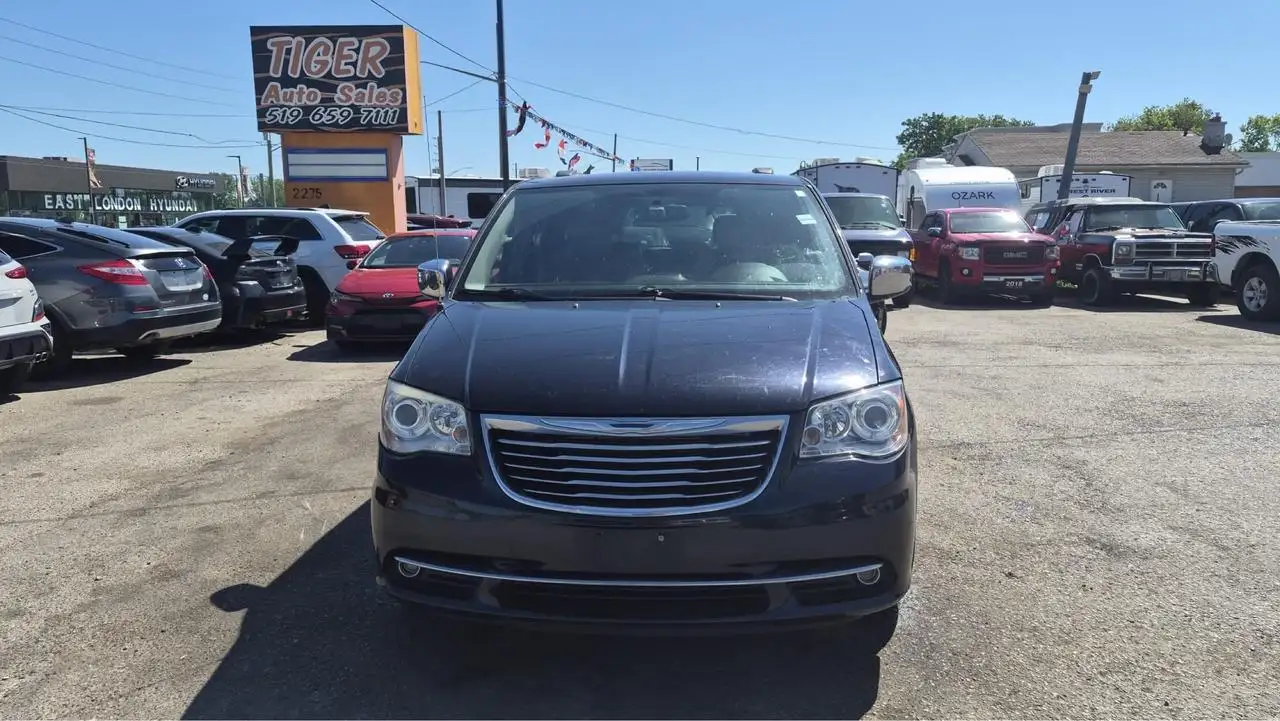 Chrysler Town & Country снимка Chrysler Town & Country