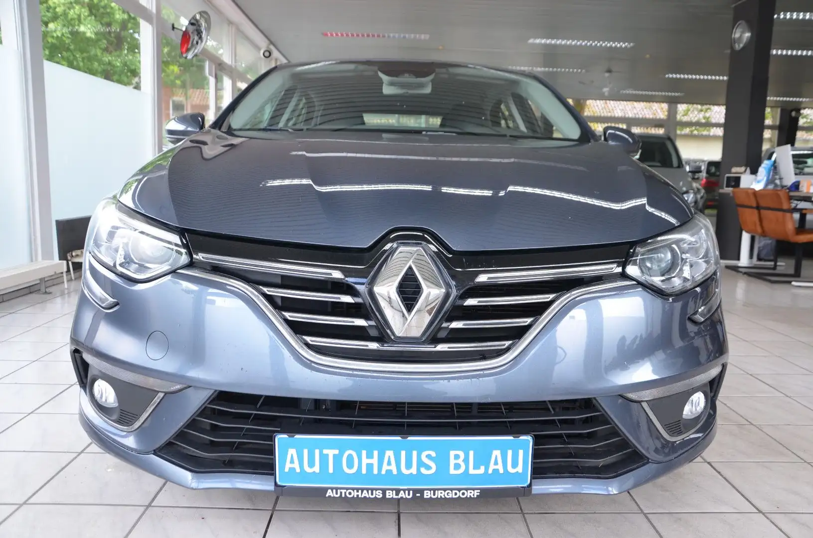 Renault Megane IV Intens *AUTOMATIK*TEILLEDER*NAVI*1.HD! Grau - 2