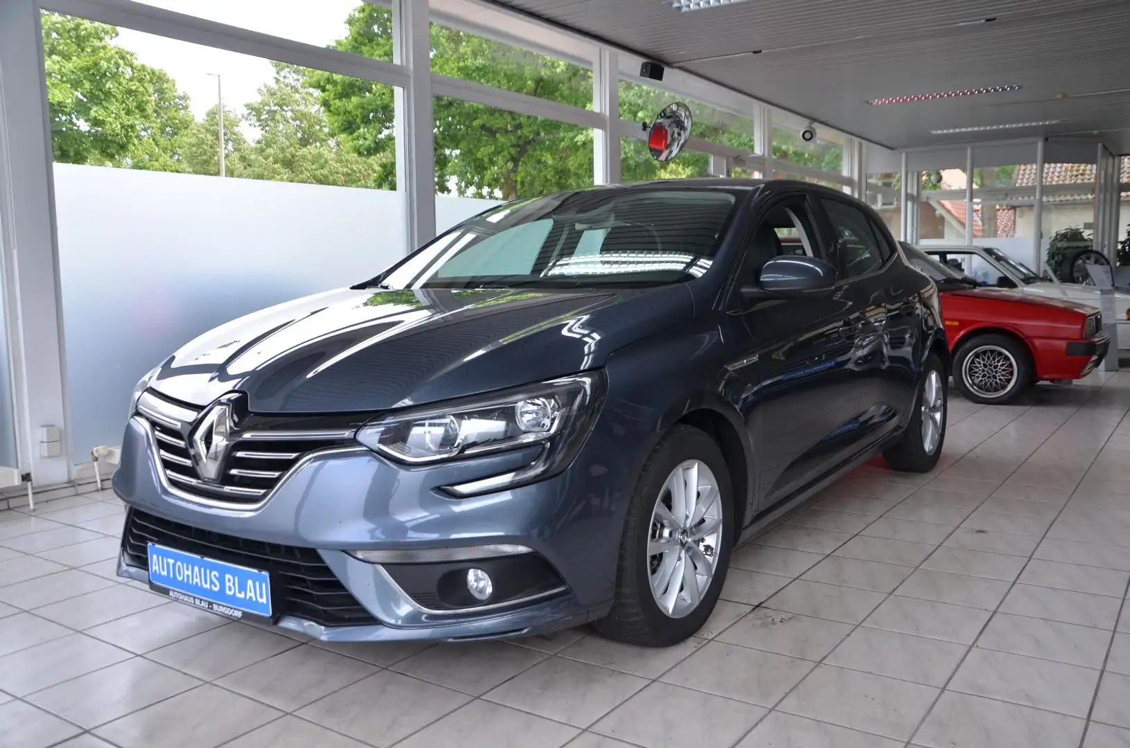 Renault Megane IV Intens *AUTOMATIK*TEILLEDER*NAVI*1.HD! Grau - 1