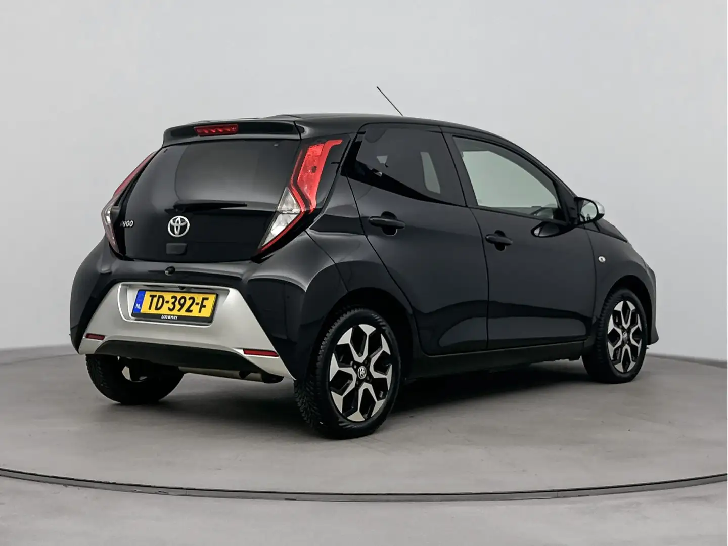 Toyota Aygo 1.0 VVT-i x-first | Apple Carplay & Android Auto | Zwart - 2