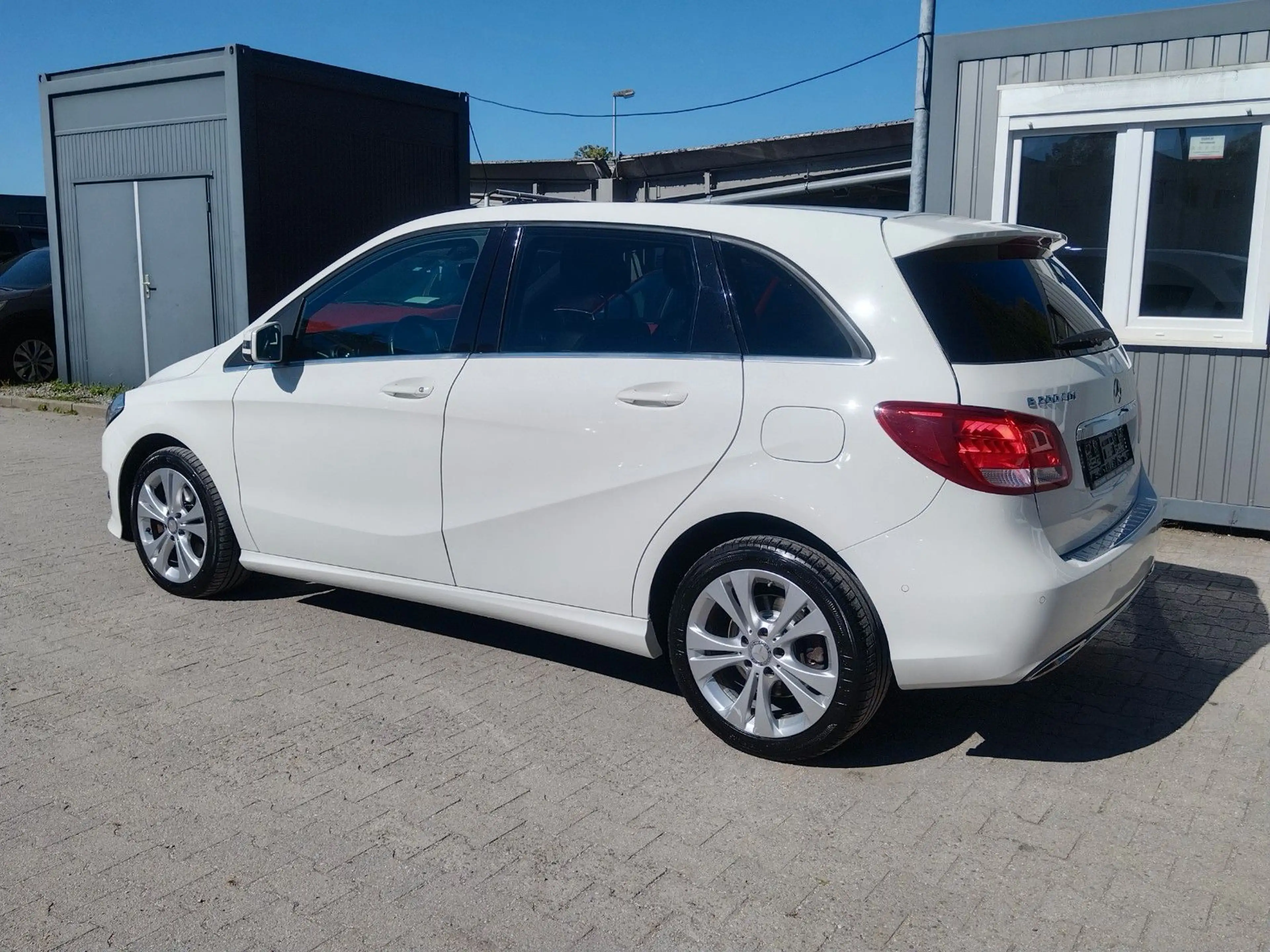 Mercedes-Benz B 200 CDI / d 4Matic+2.HAND+PANO+S.DACH+CAM+SHZ — photo 3