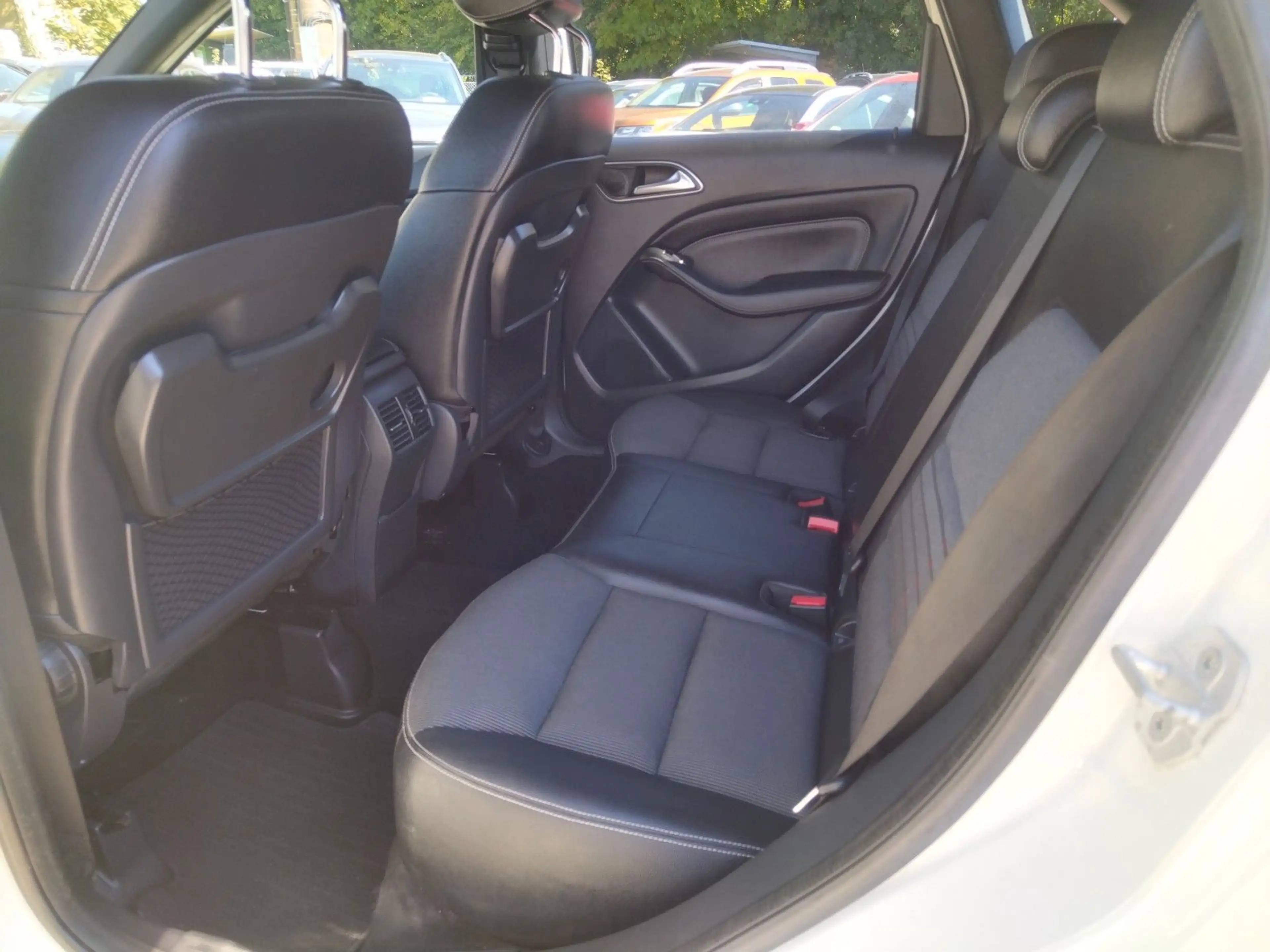 Mercedes-Benz B 200 CDI / d 4Matic+2.HAND+PANO+S.DACH+CAM+SHZ — photo 11