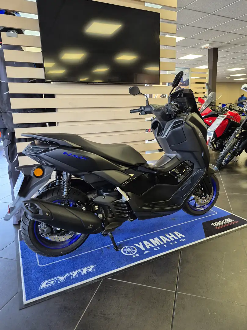 Yamaha NMAX Fekete - 2