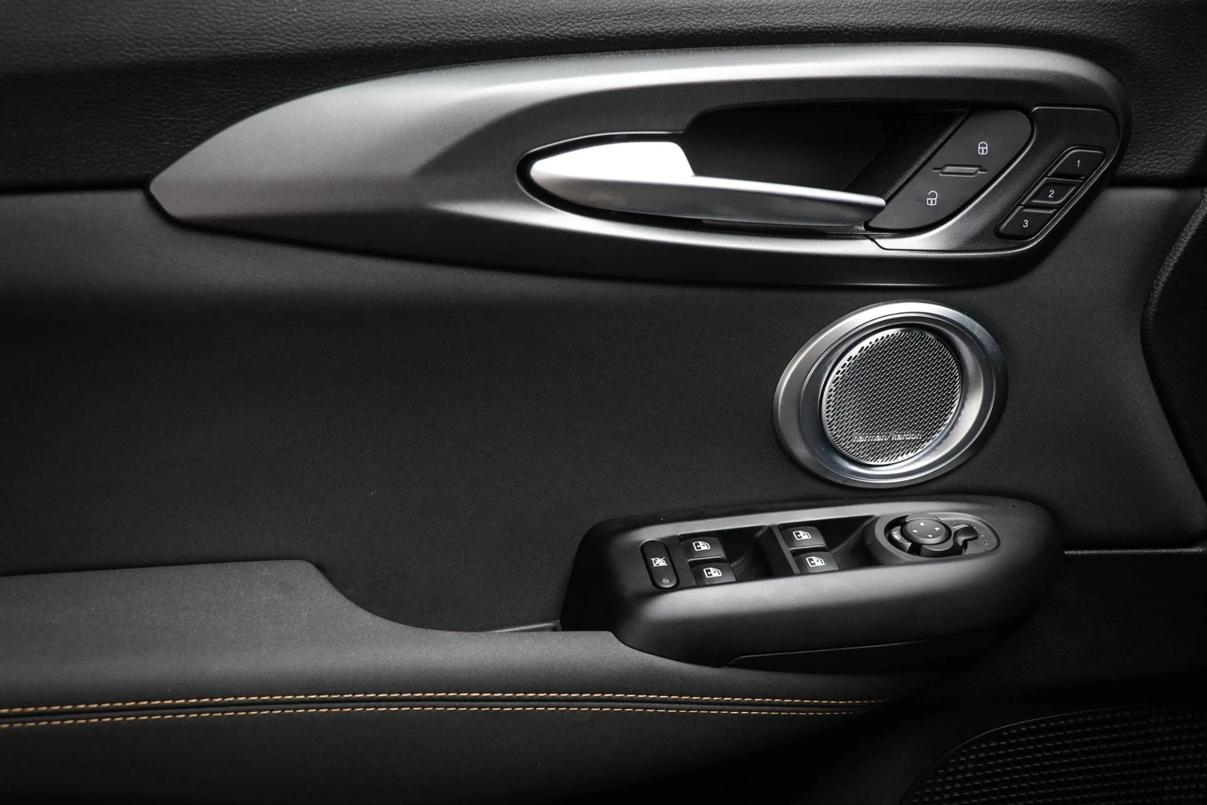Alfa Romeo Tonale Veloce PANORAMADAK | STOELVENTILATIE | STUURVERWAR — photo 32