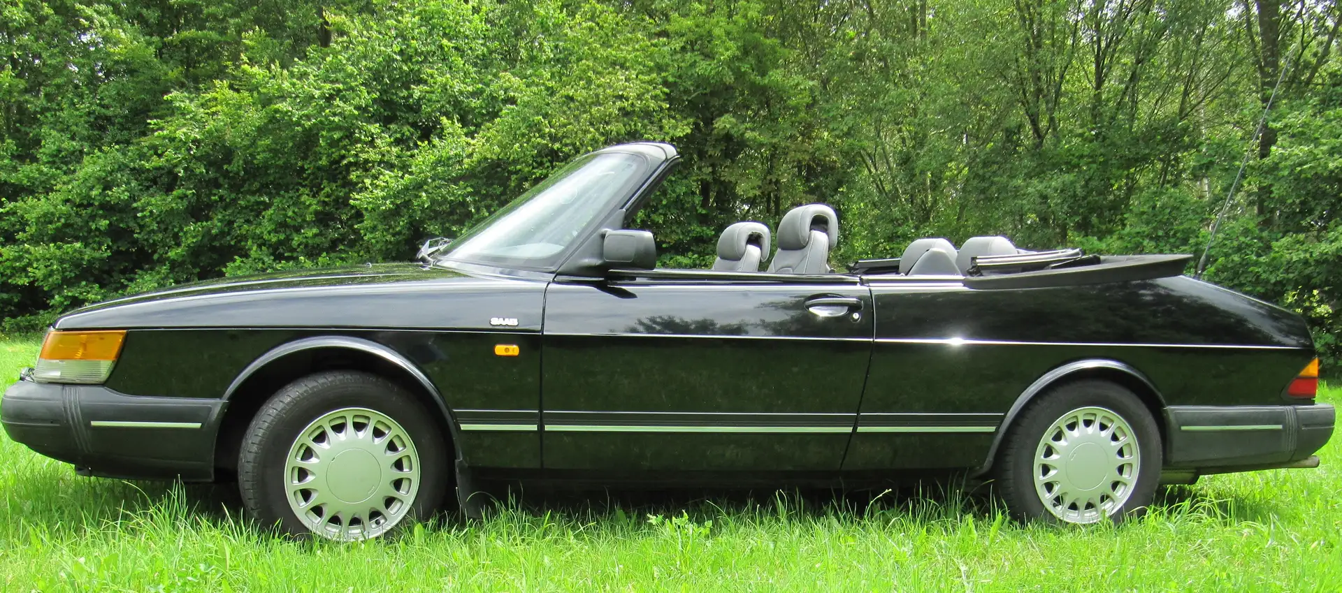 Saab 900 900 i 2.1-16 Cabrio Schwarz - 1