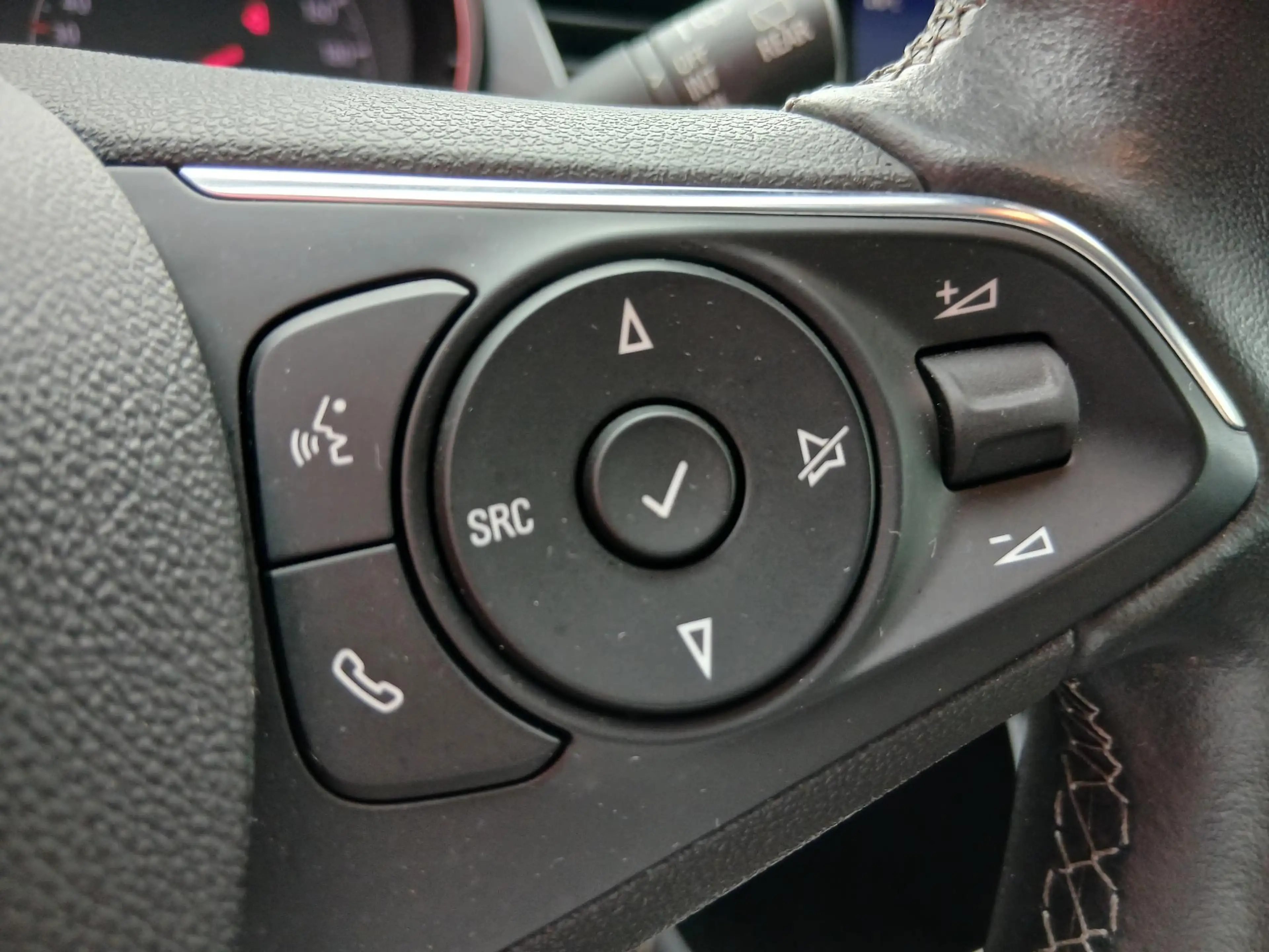 Opel Crossland 1.2 Turbo Elegance — photo 31