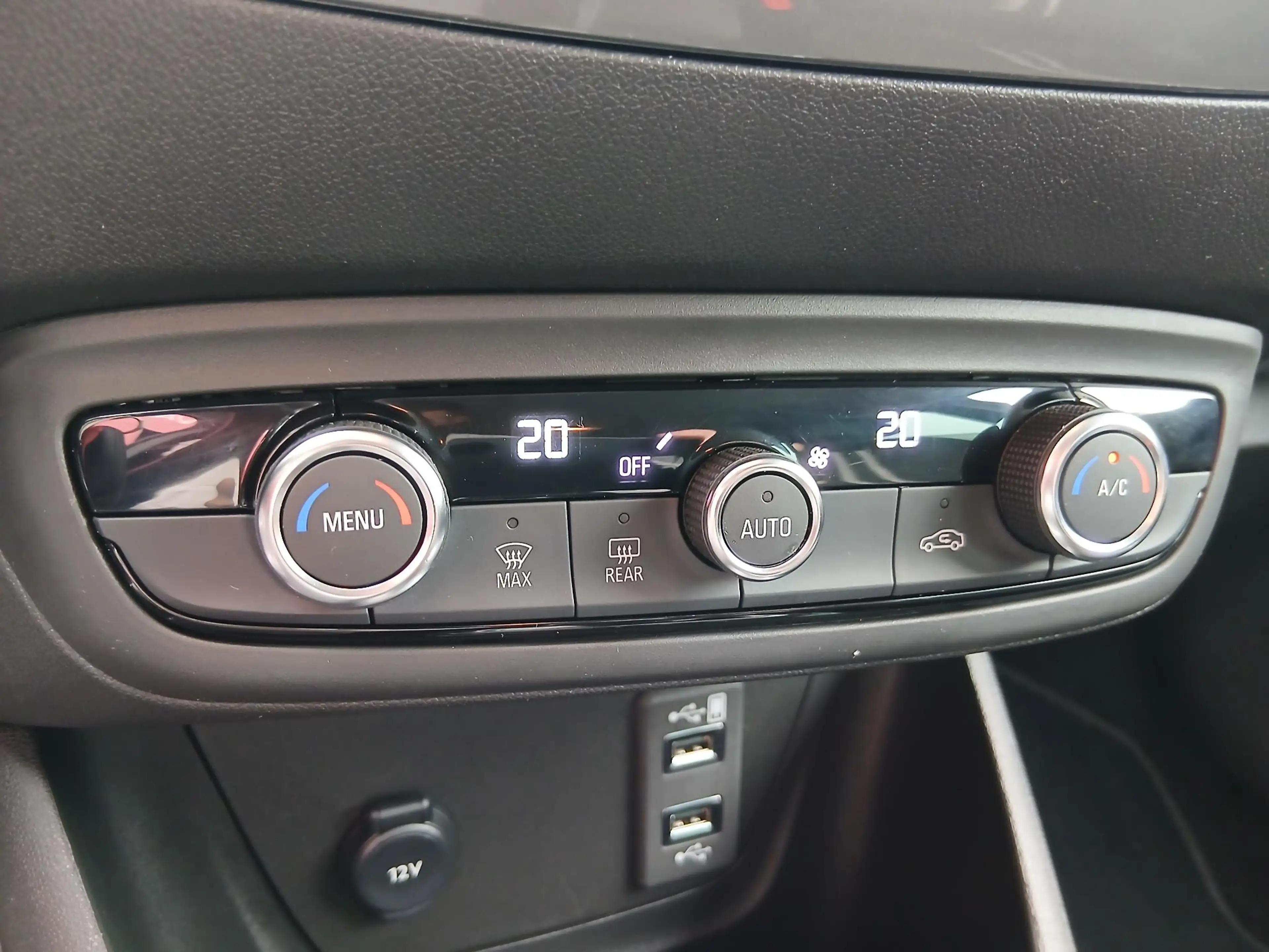 Opel Crossland 1.2 Turbo Elegance — photo 29