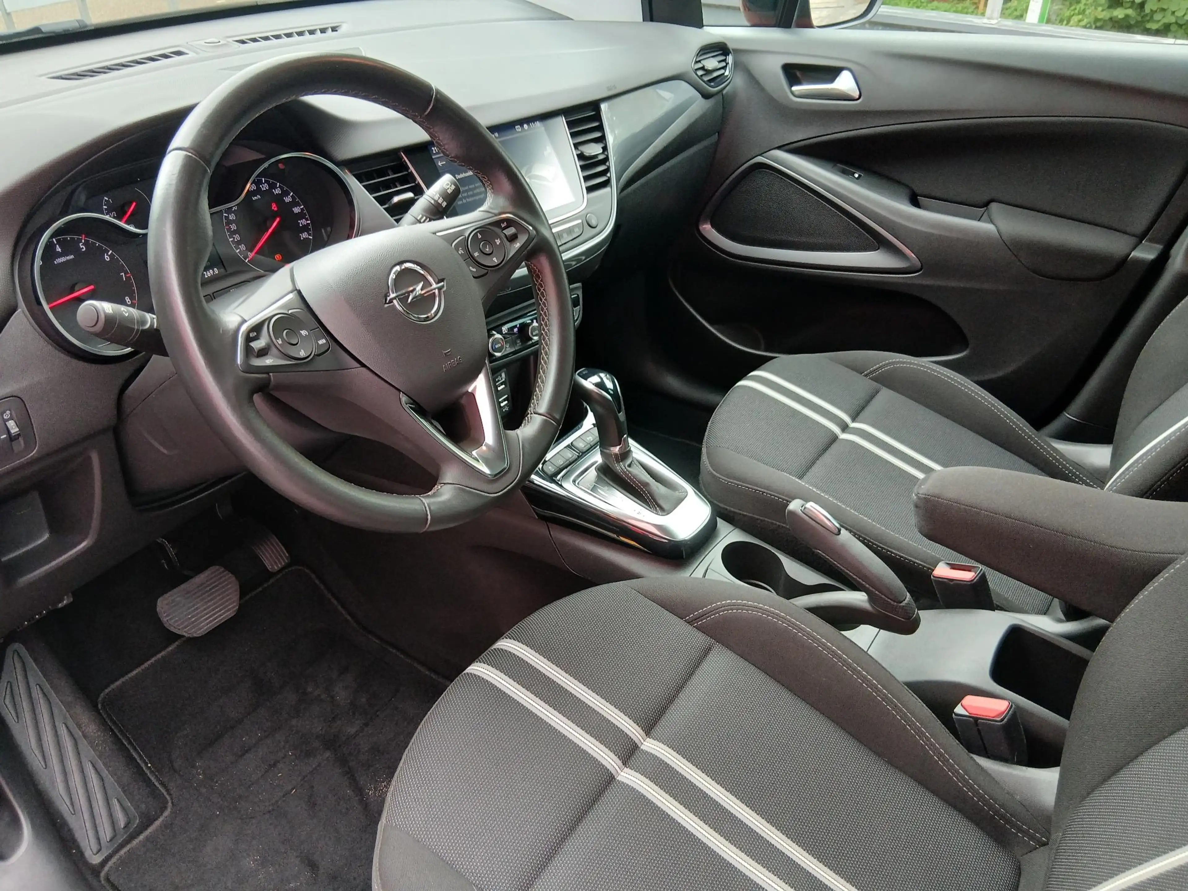 Opel Crossland 1.2 Turbo Elegance — photo 17