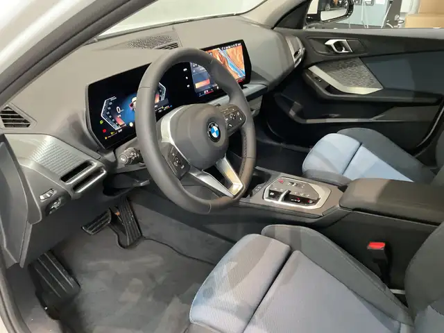 BMW 1 Series view 6