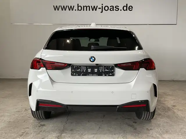 BMW 1 Series view 14