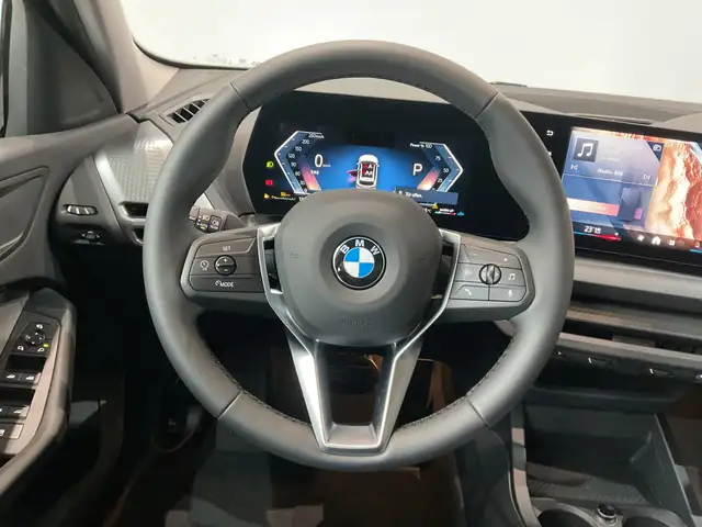 BMW 1 Series view 4