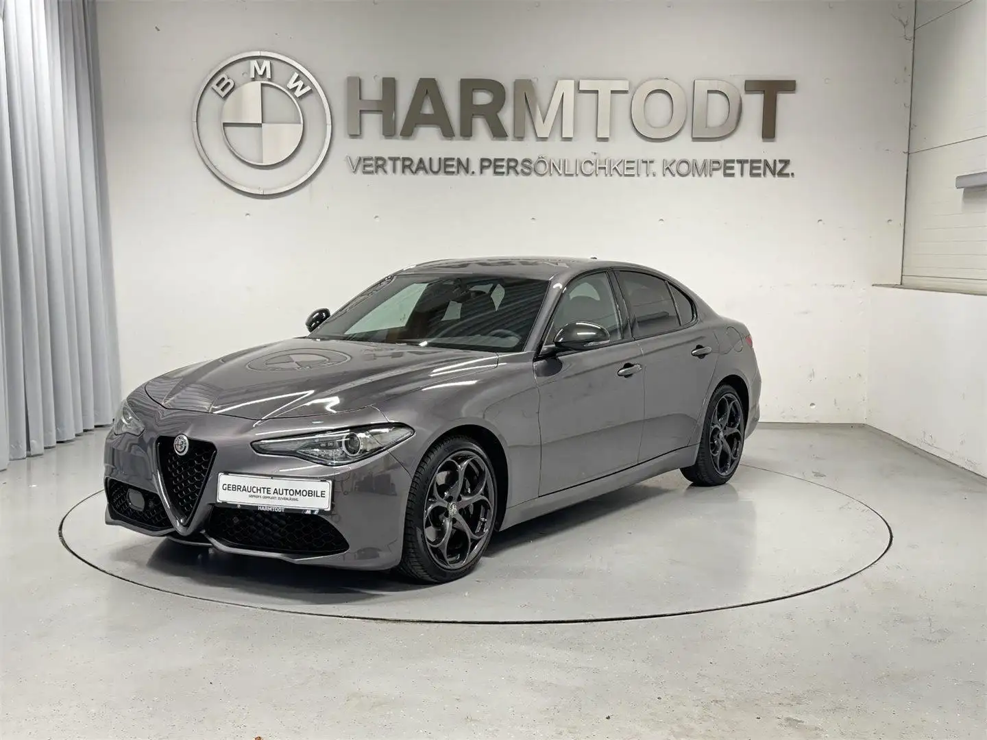 Alfa Romeo Giulia B-Tech 200 ATX Gris - 1