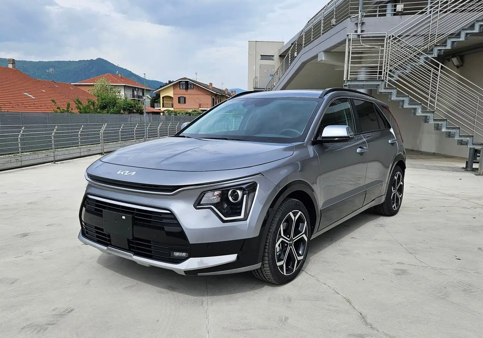 Kia Niro 1.6 GDi DCT HEV Style Grigio - 1