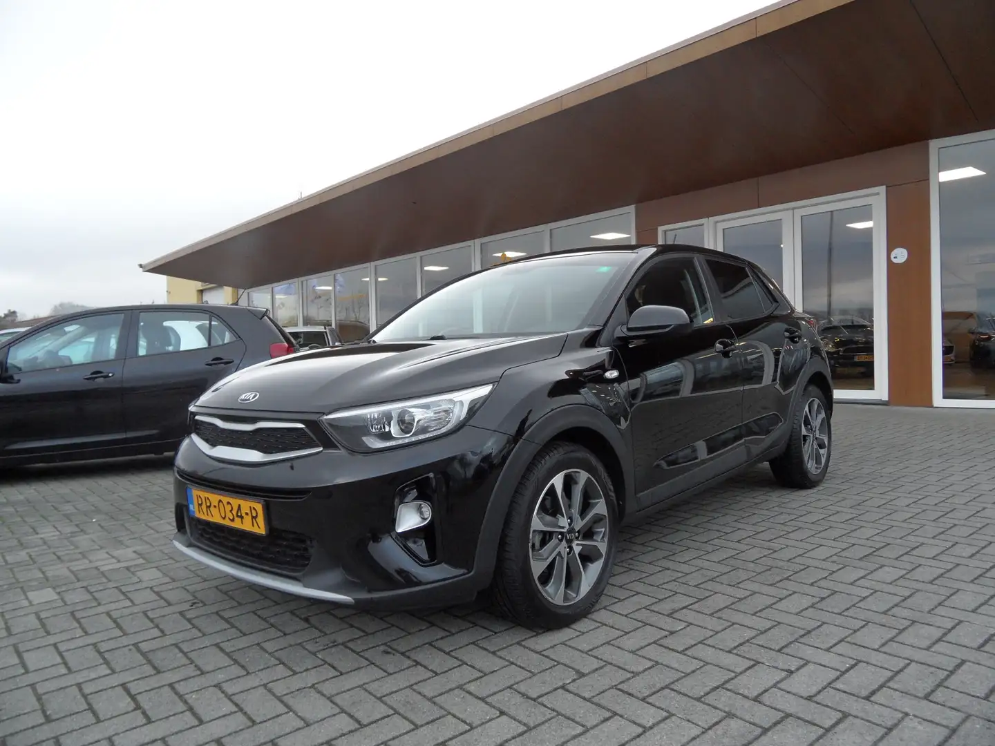 Kia Stonic 1.0 T-GDi ComfortPlusLine Navigator 120 PK Nero - 1