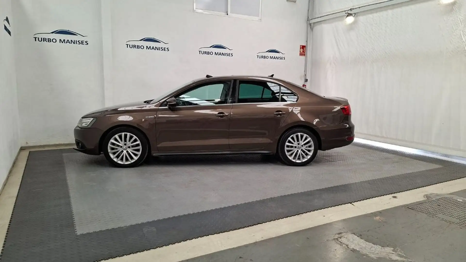 Volkswagen Jetta 1.4 TSI DSG Hybrid Bruin - 2