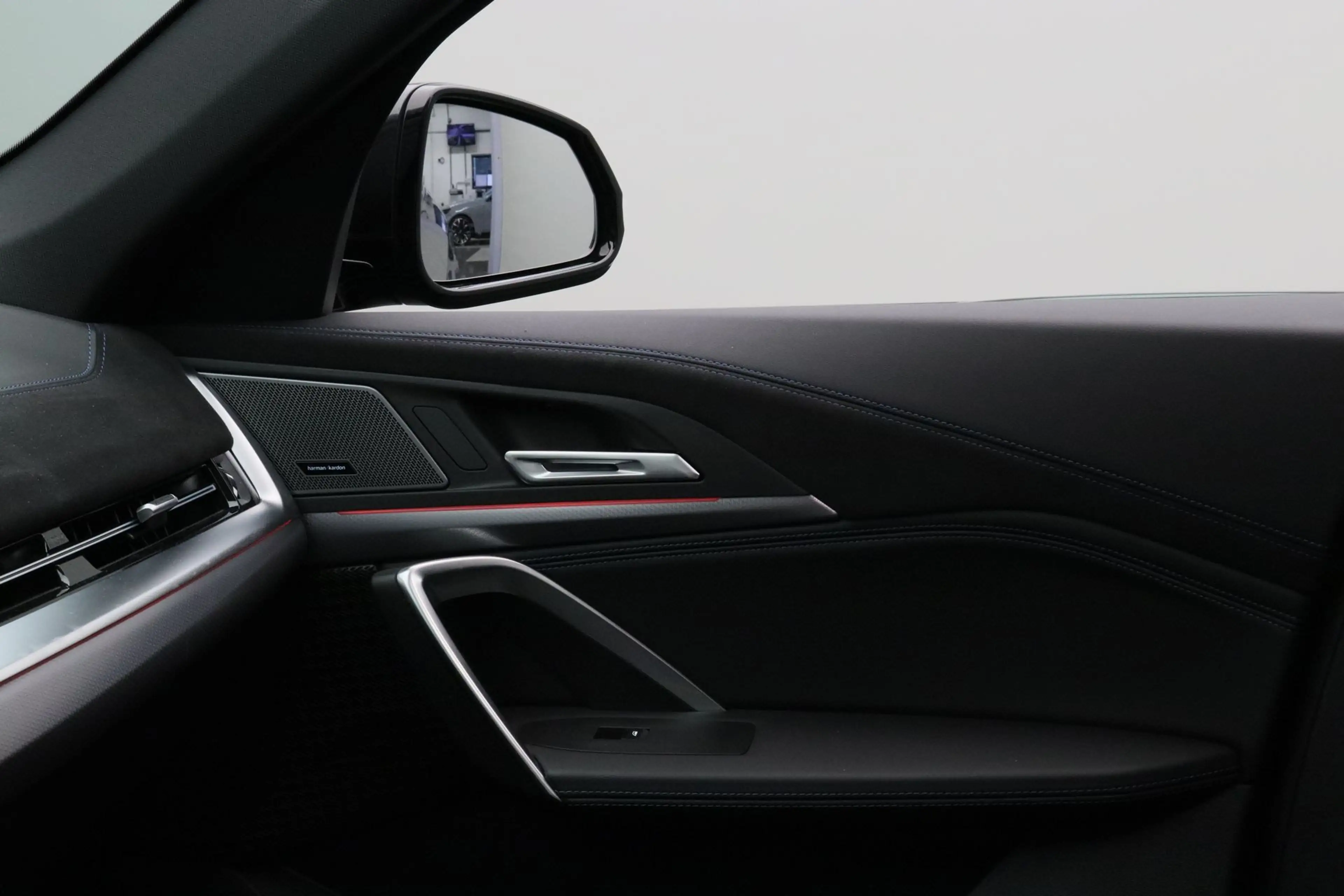 BMW iX1 eDrive20 67 kWh M Sport Pro | M Sportpakket Pro | — photo 15