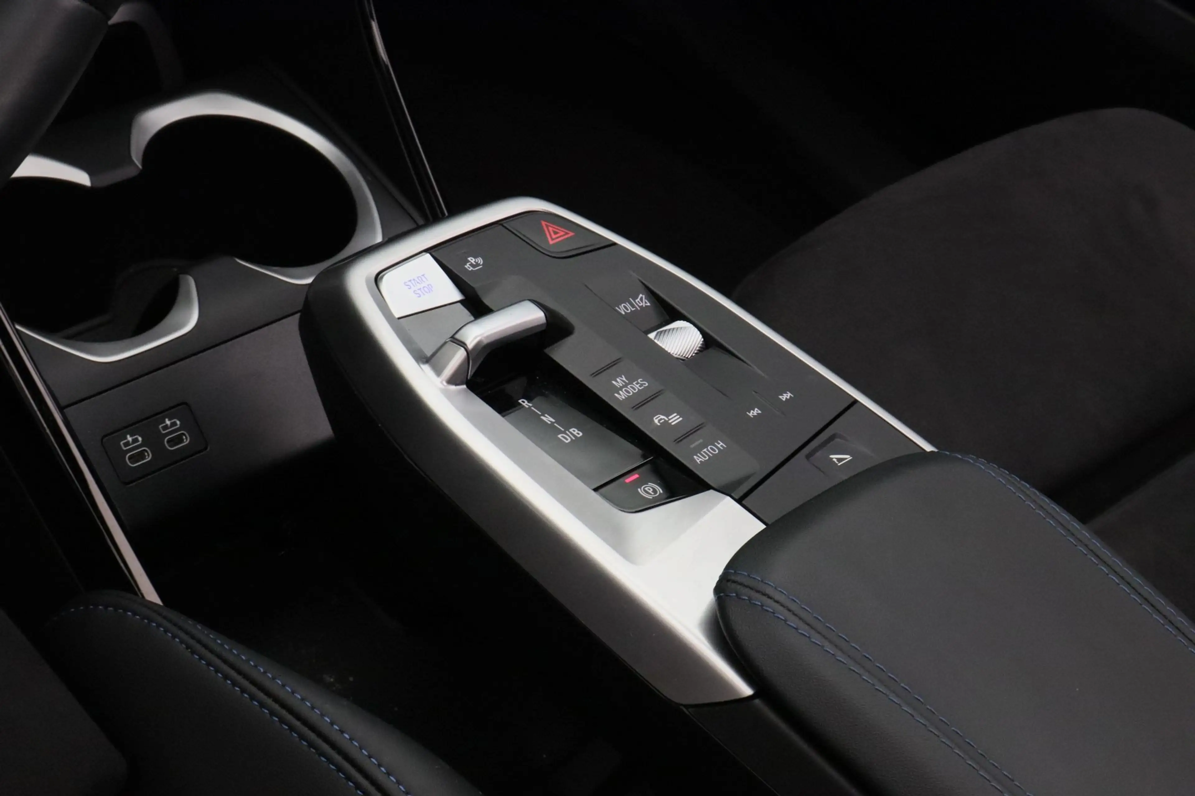 BMW iX1 eDrive20 67 kWh M Sport Pro | M Sportpakket Pro | — photo 14