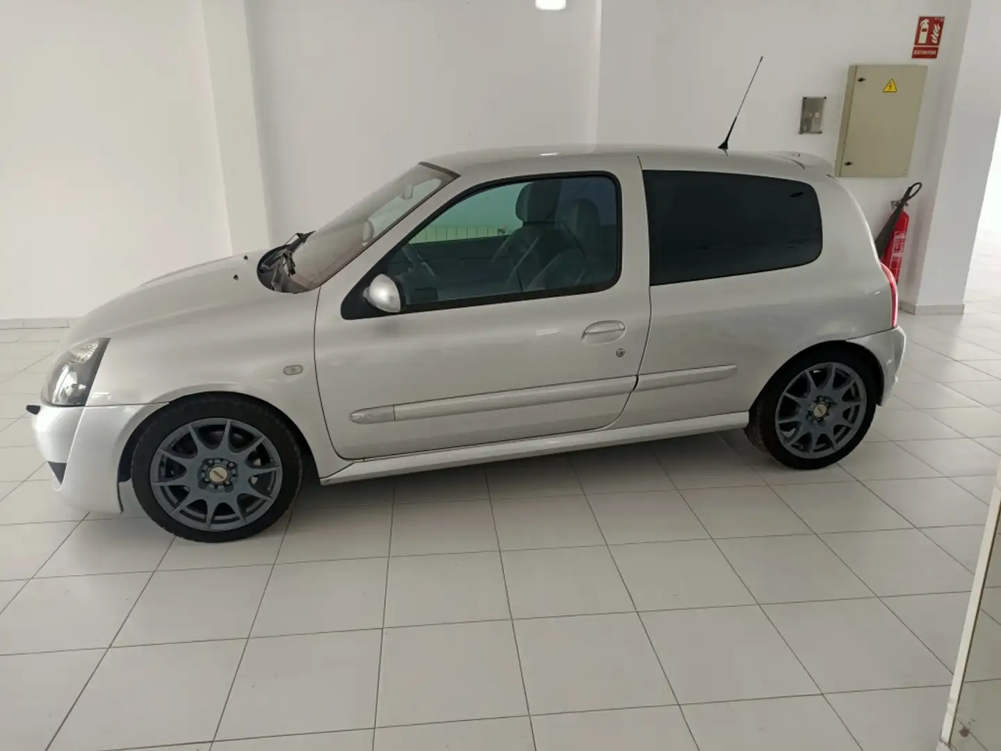 Renault Clio 2.0 16v Sport Šedá - 2