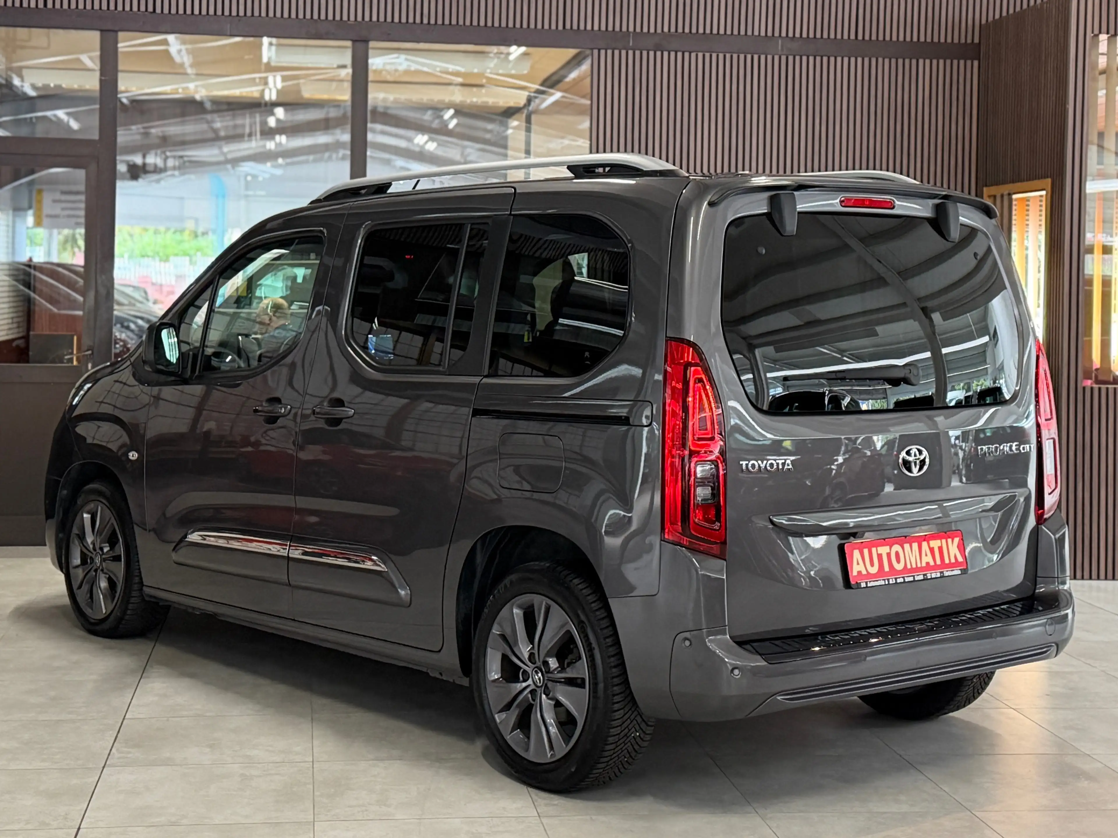 Toyota Proace City L1 Executive*Automatik*Panorama*Kamera*HeadUp*SHZ — photo 6