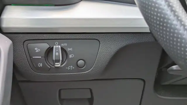 Audi Q5 view 11