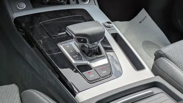 Audi Q5 view 10