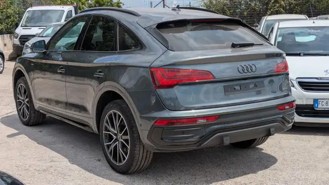 Audi Q5 view 3