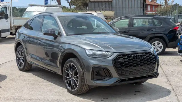 Audi Q5 view 2