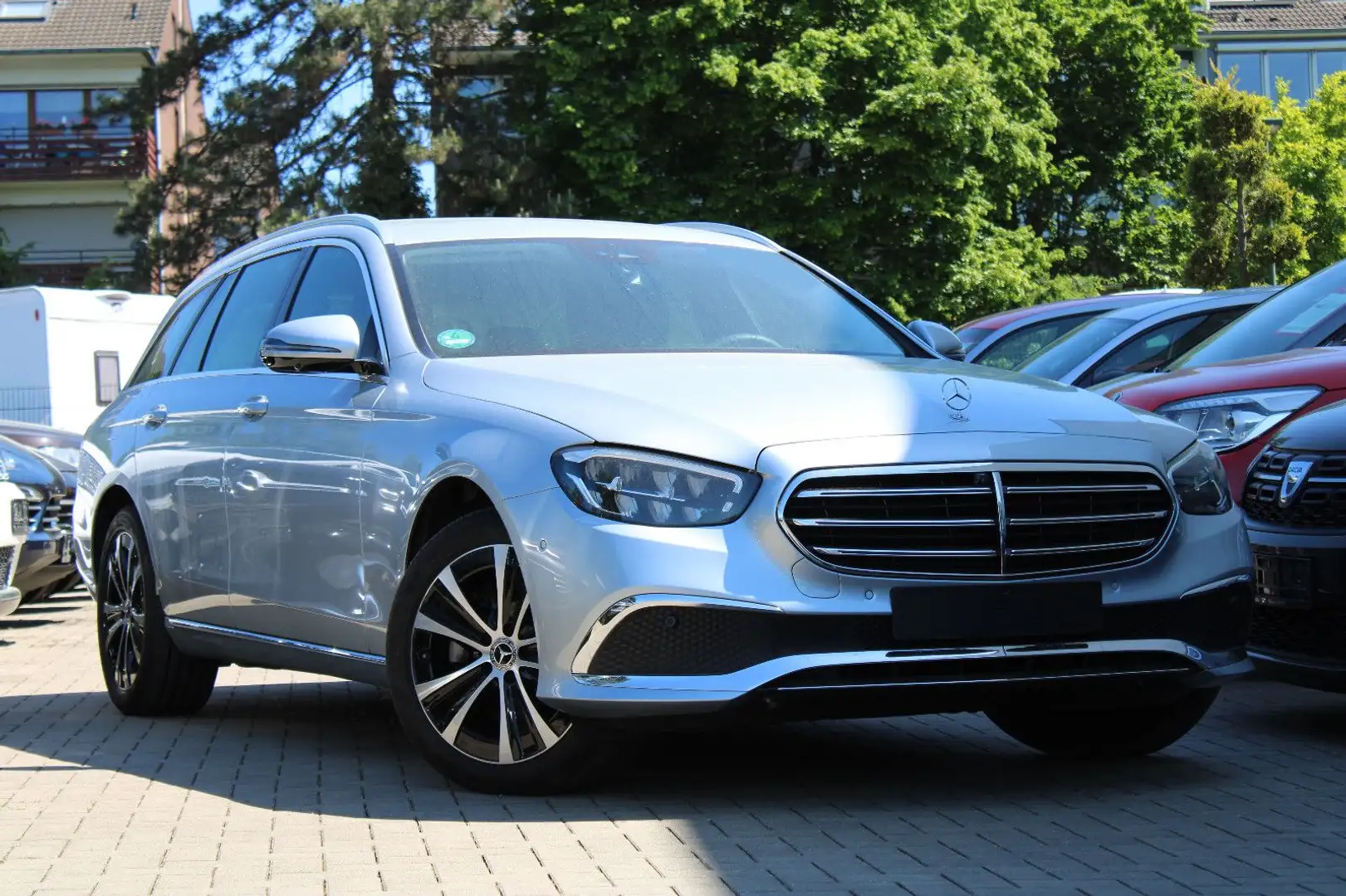 Mercedes-Benz E 200 T 4Matic/Klima/Navi/Sitzhzg/Leder/360°Kame Silber - 1
