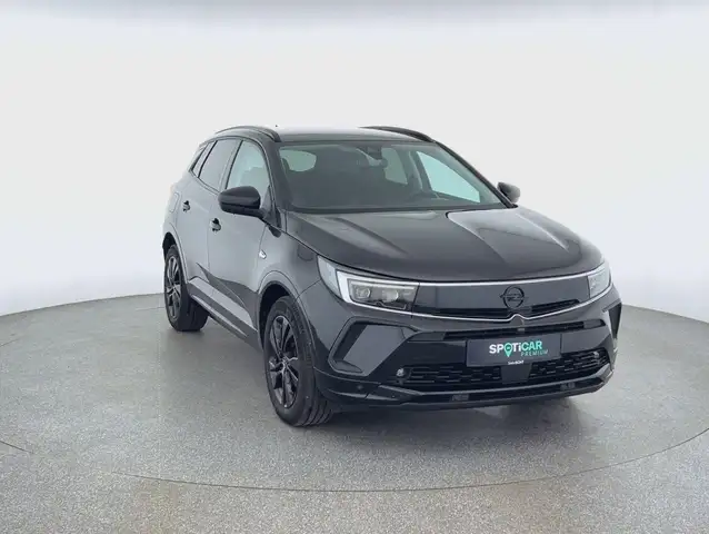 Opel Grandland view 3