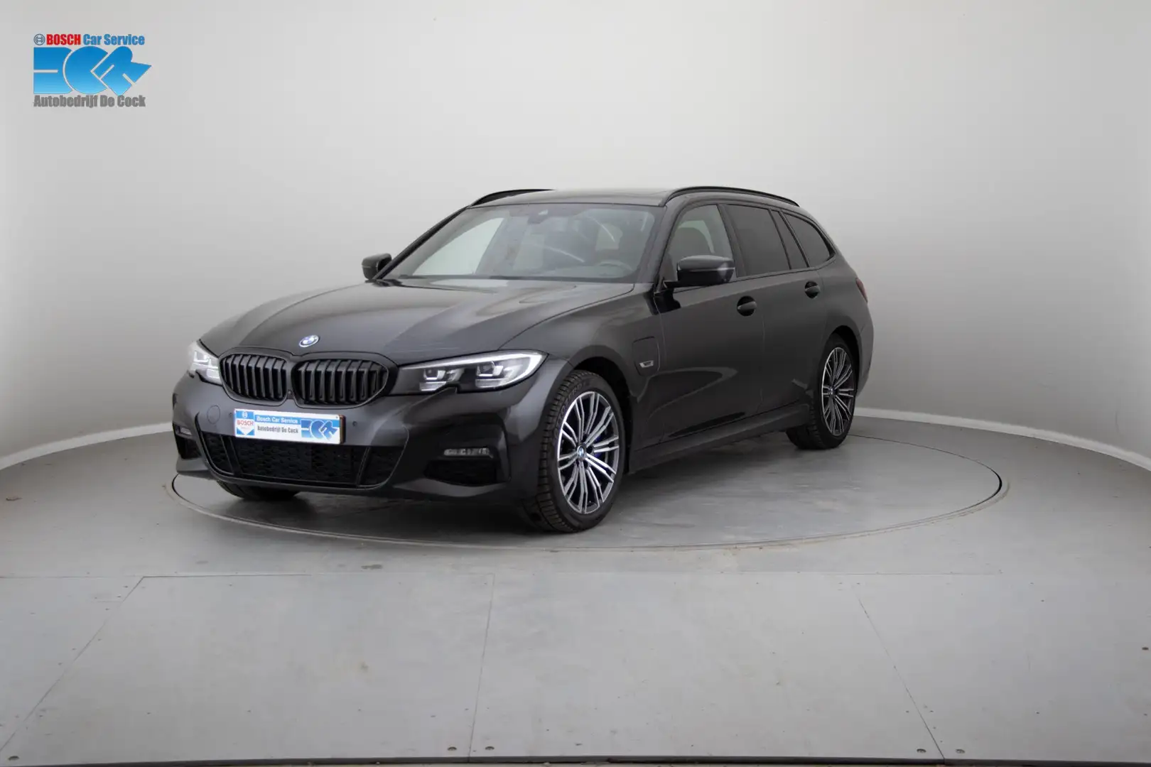 BMW 330 Touring 330e, Pano-dak, Trekhaak, Carplay Zwart - 1
