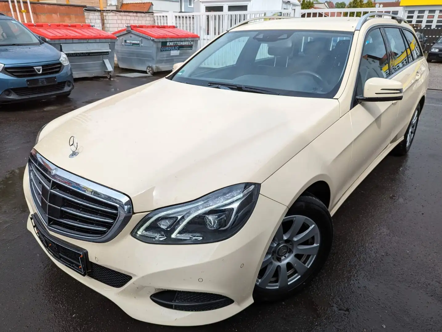 Mercedes-Benz E 220 BlueTEC T AVANTGARDE Amarillo - 1
