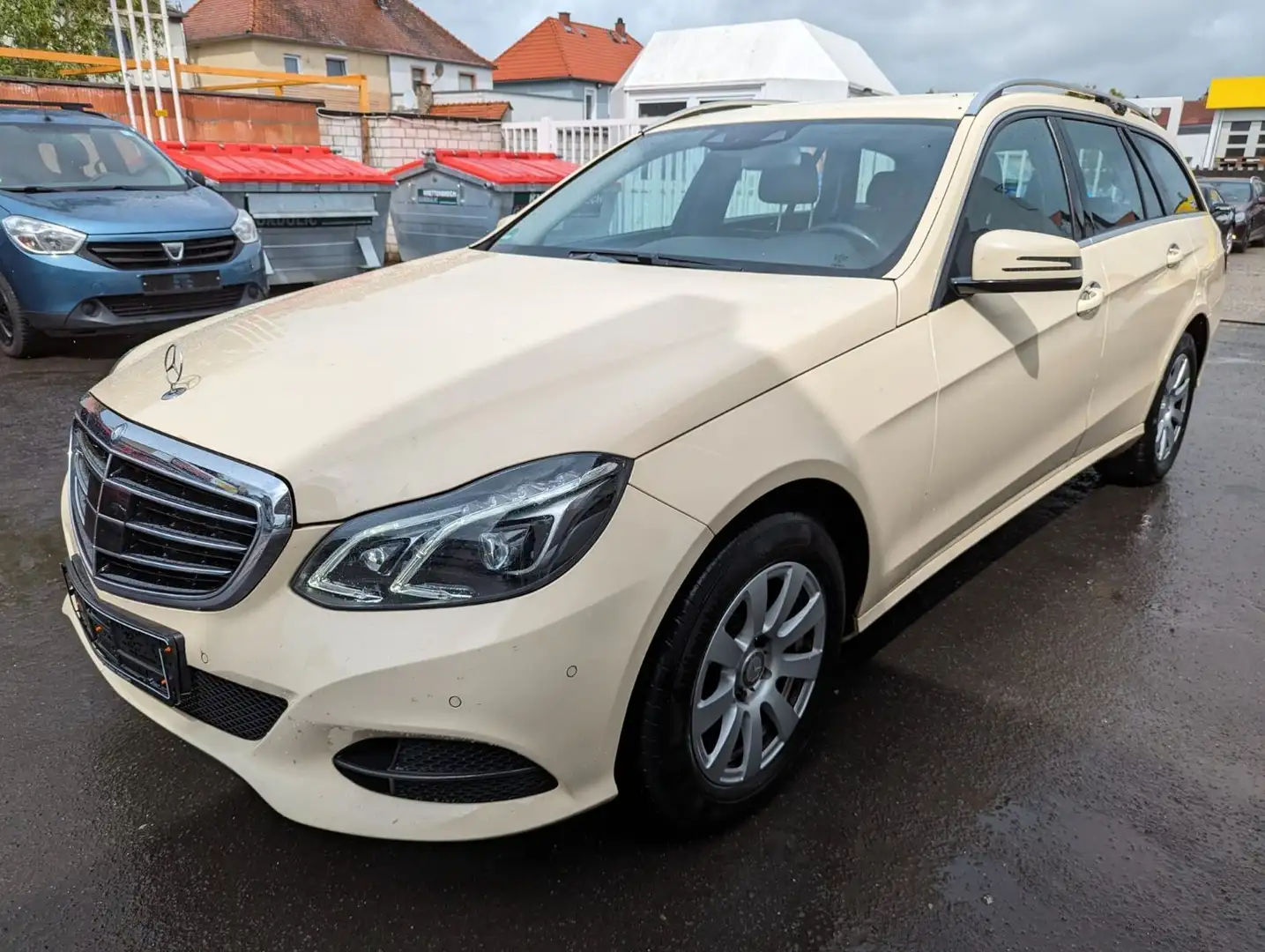 Mercedes-Benz E 220 BlueTEC T AVANTGARDE Amarillo - 2