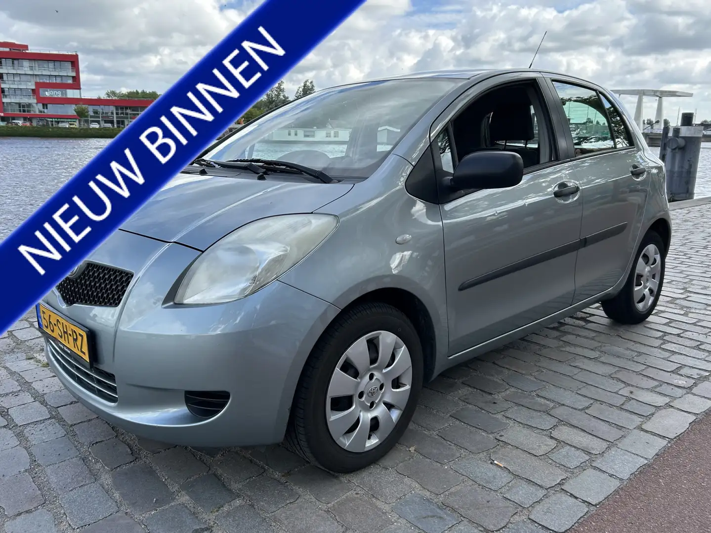 Toyota Yaris 1.3 VVTi Terra 5-deurs Airco APK Keurige auto! Grijs - 1