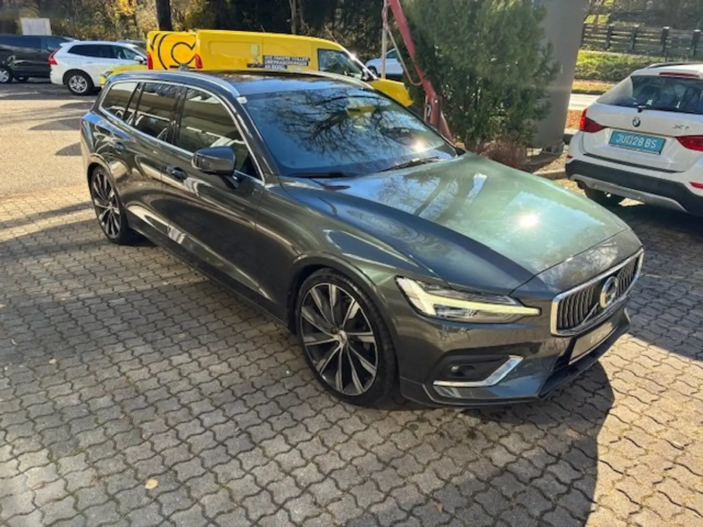 Volvo V60 D4 Inscription Geartronic *TOP AUSSTATTUNG* Gris - 1