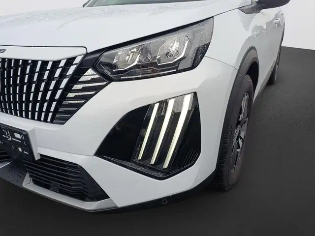Peugeot 2008 view 9