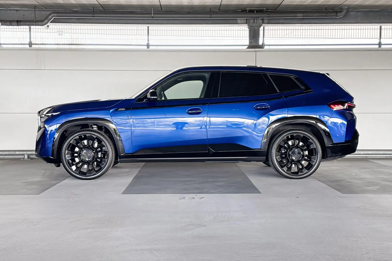 BMW XM PHEV 50e 30 kWh Harman Kardon | Trekhaak | Driving Kék - 2