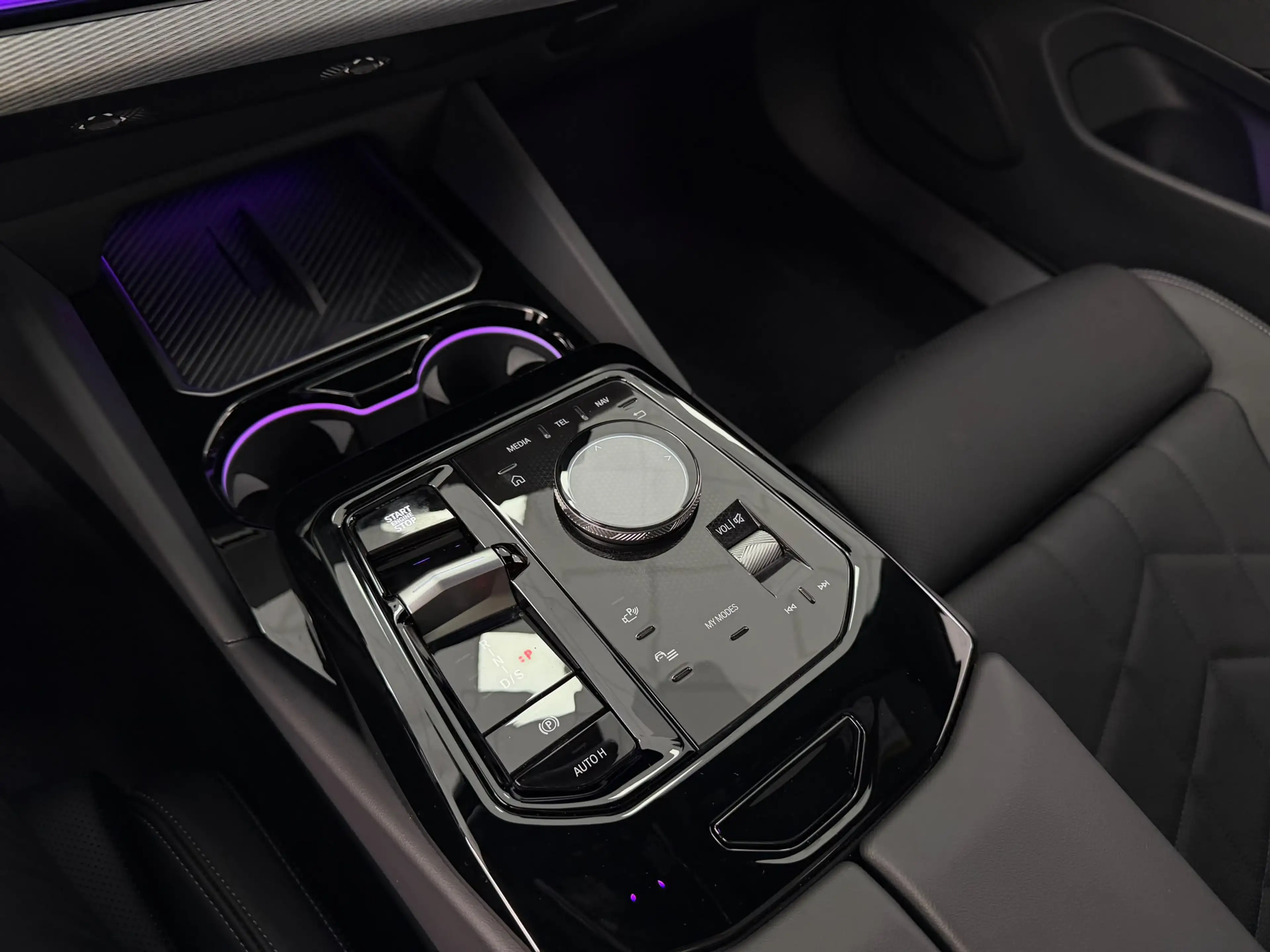 BMW 550 e xDrive M-Sport Pro PANO*ICONIC*B&W*AHK*360 — photo 14