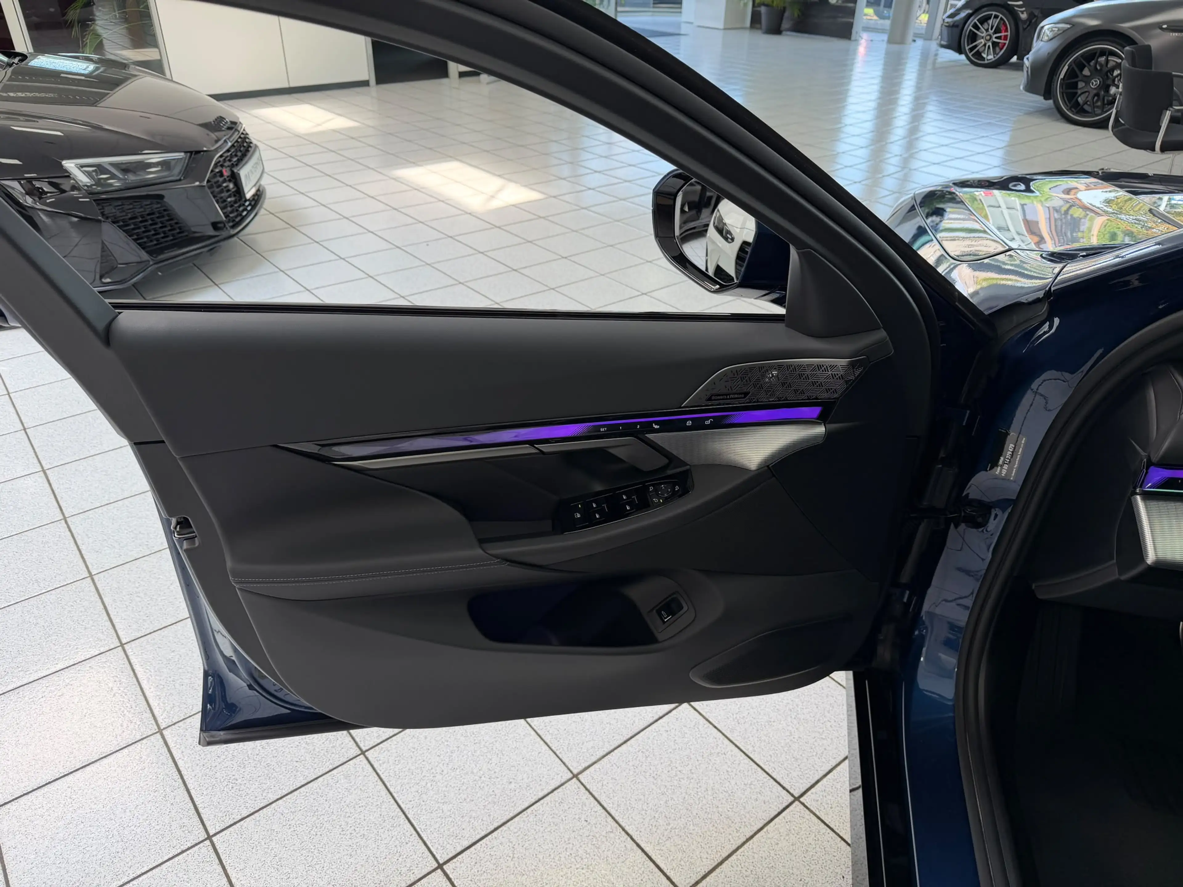 BMW 550 e xDrive M-Sport Pro PANO*ICONIC*B&W*AHK*360 — photo 7