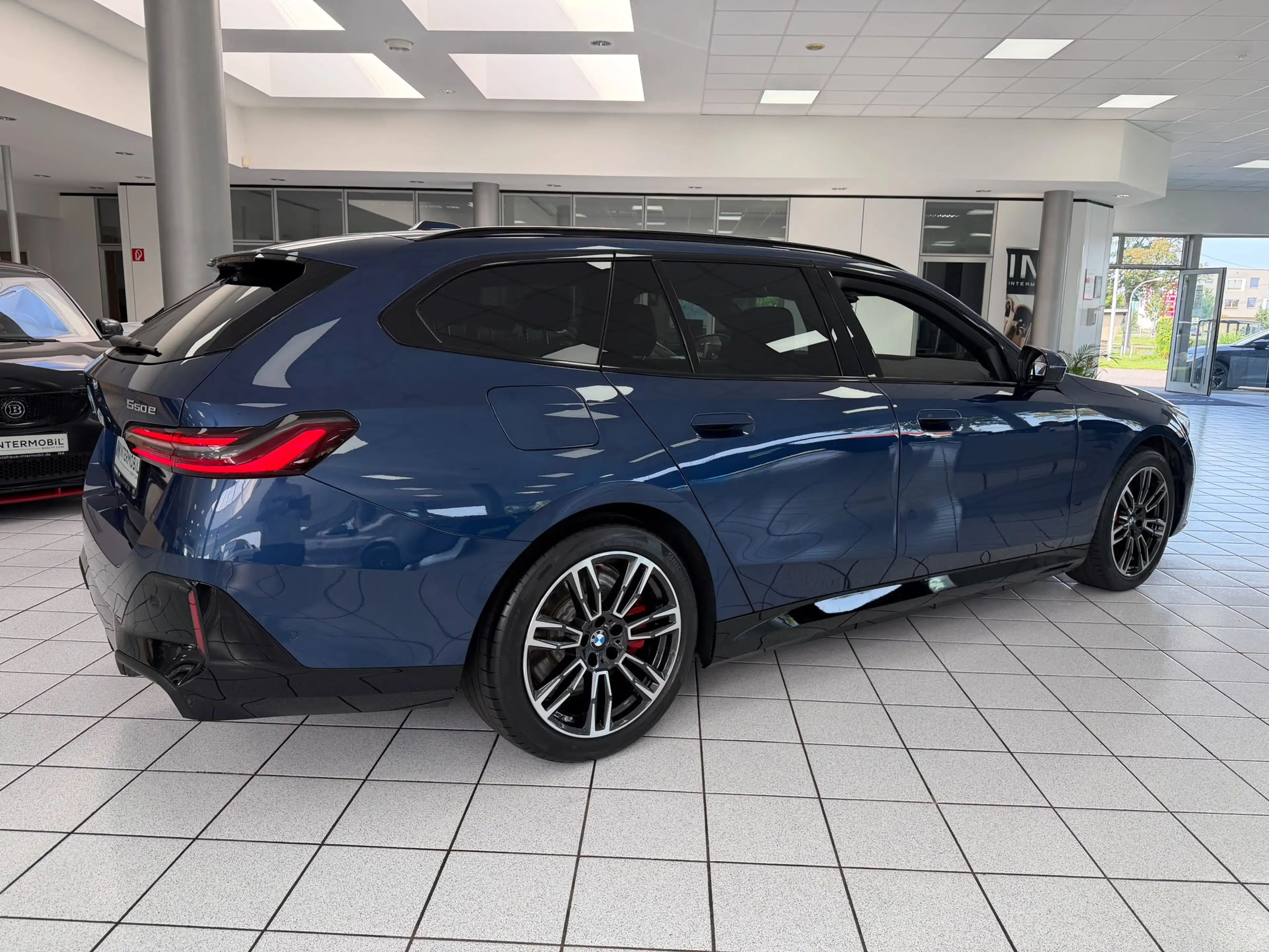 BMW 550 e xDrive M-Sport Pro PANO*ICONIC*B&W*AHK*360 — photo 4