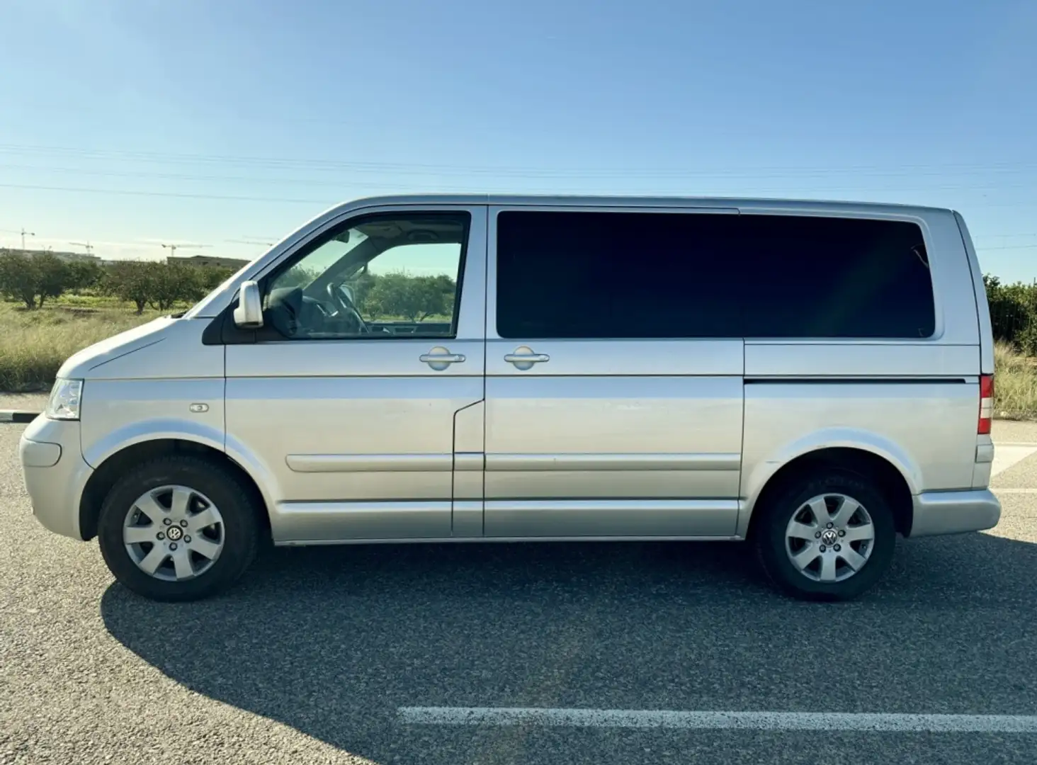 Volkswagen Multivan 2.5TDI Comfortline 174 Plateado - 2