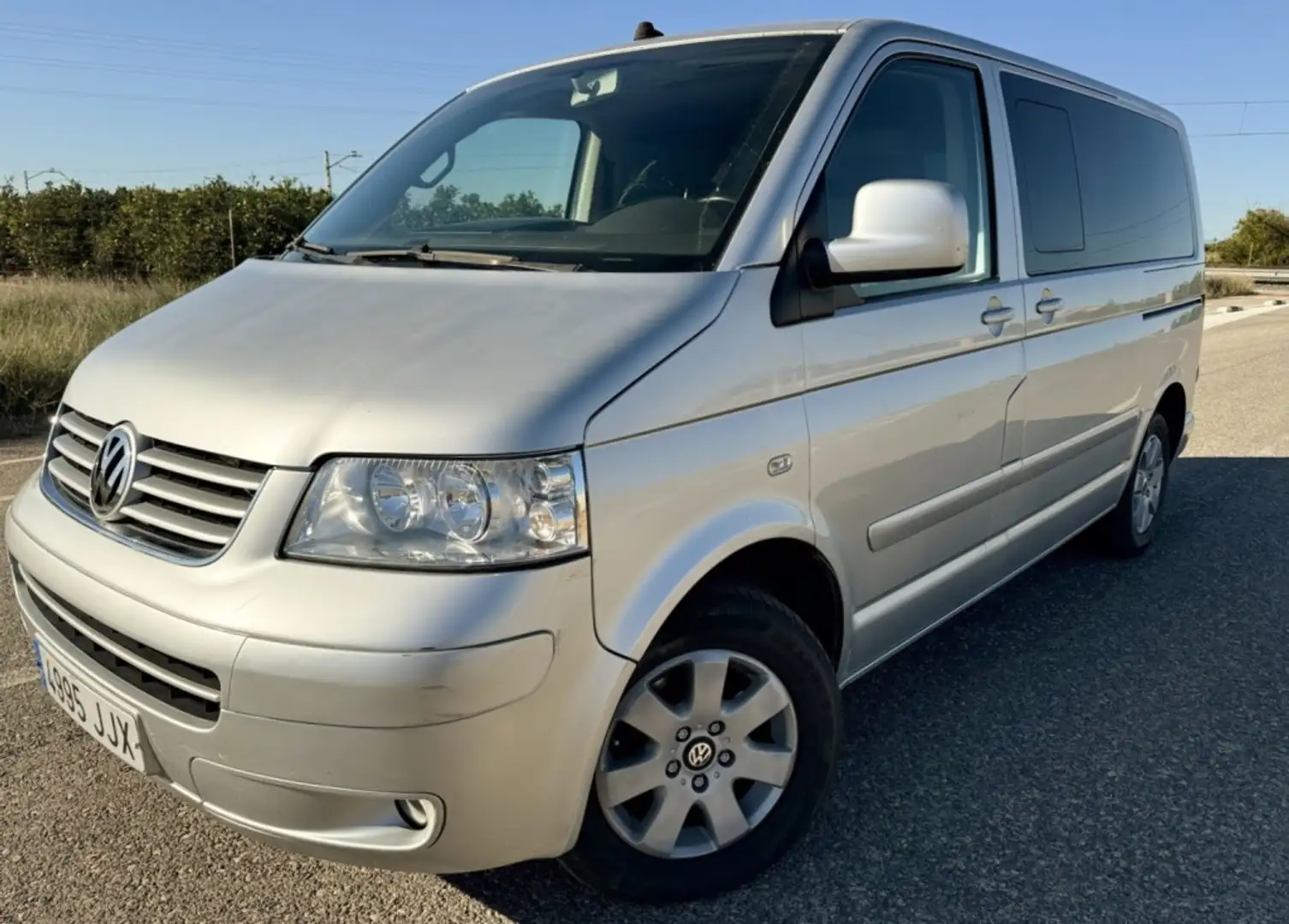 Volkswagen Multivan 2.5TDI Comfortline 174 Plateado - 1