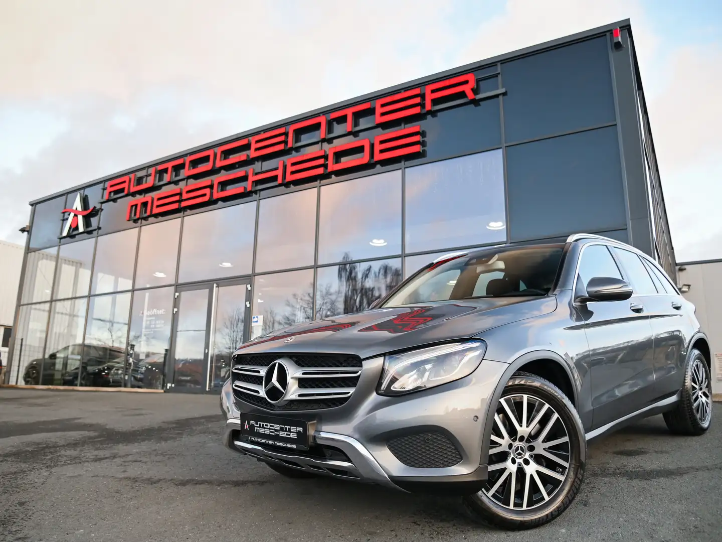 Mercedes-Benz GLC 220 d 4Matic Aut Off-Road-Styling* Standhzg* Grau - 1