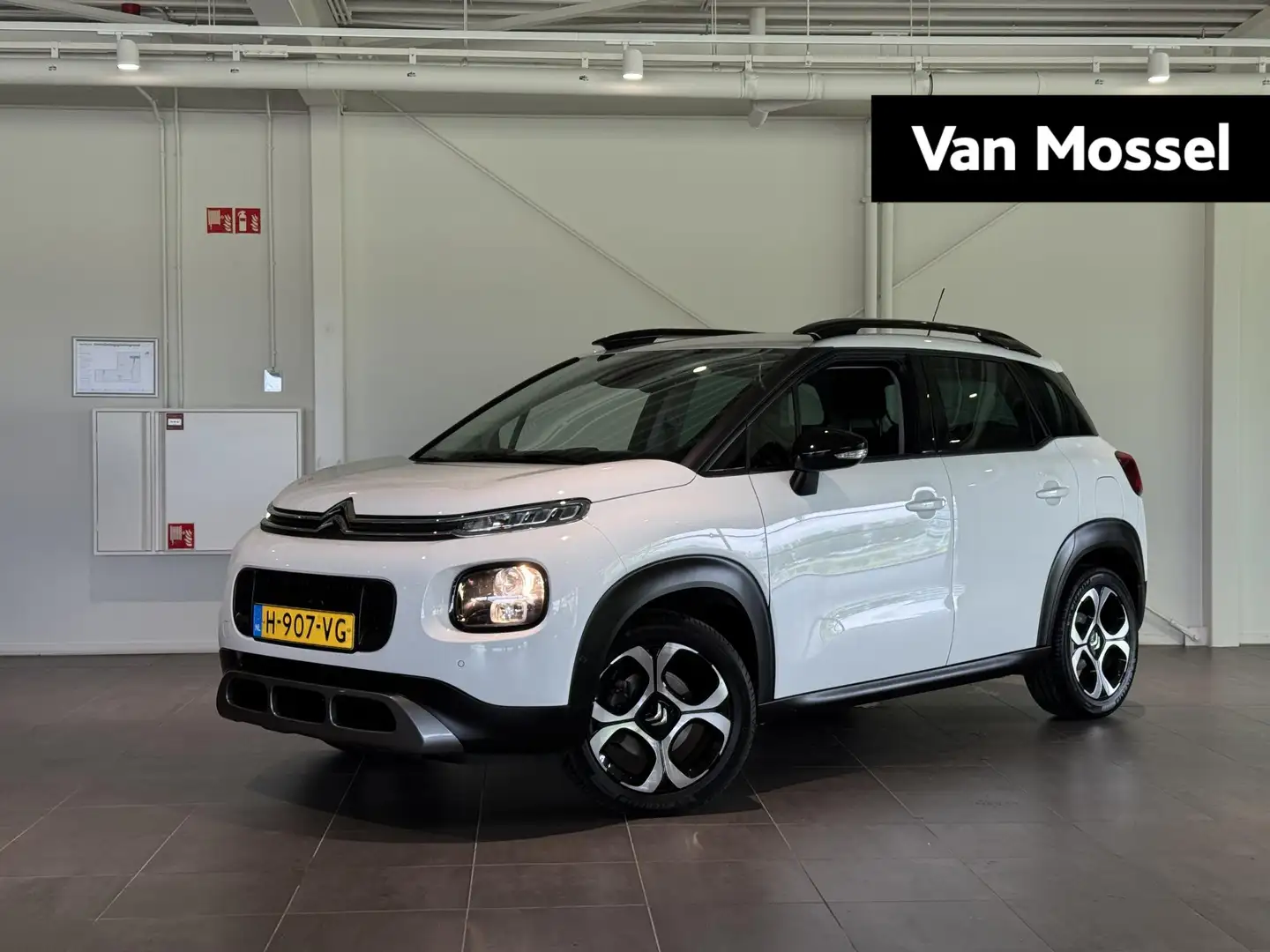 Citroen C3 Aircross 1.2 Shine | Navigatie | Camera | Climate control Wit - 1