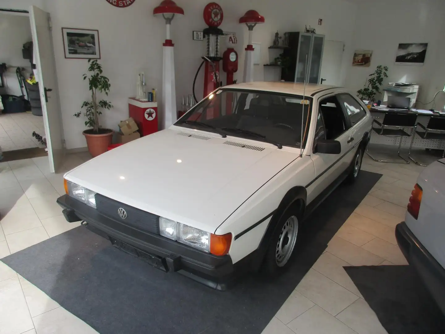 Volkswagen Scirocco 1,8 GT Automatik Weiß - 1