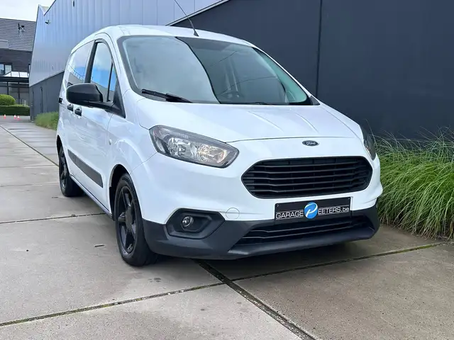 Ford Courier LICHTE VRACHT / EURO 6d / DIESEL / 8300-netto