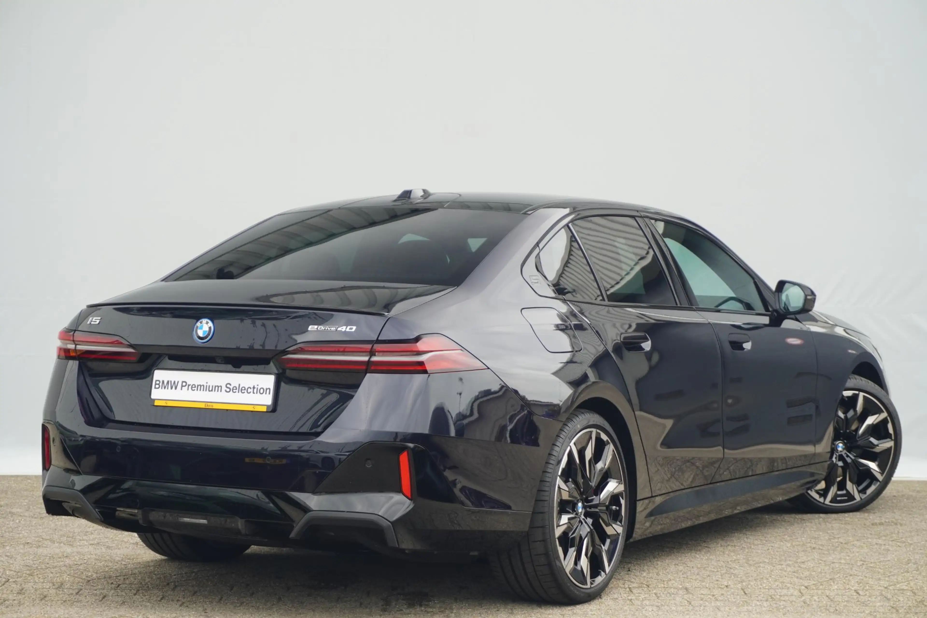 BMW i5 Sedan eDrive40 | M Sportpakket Pro | Panoramadak | — photo 2