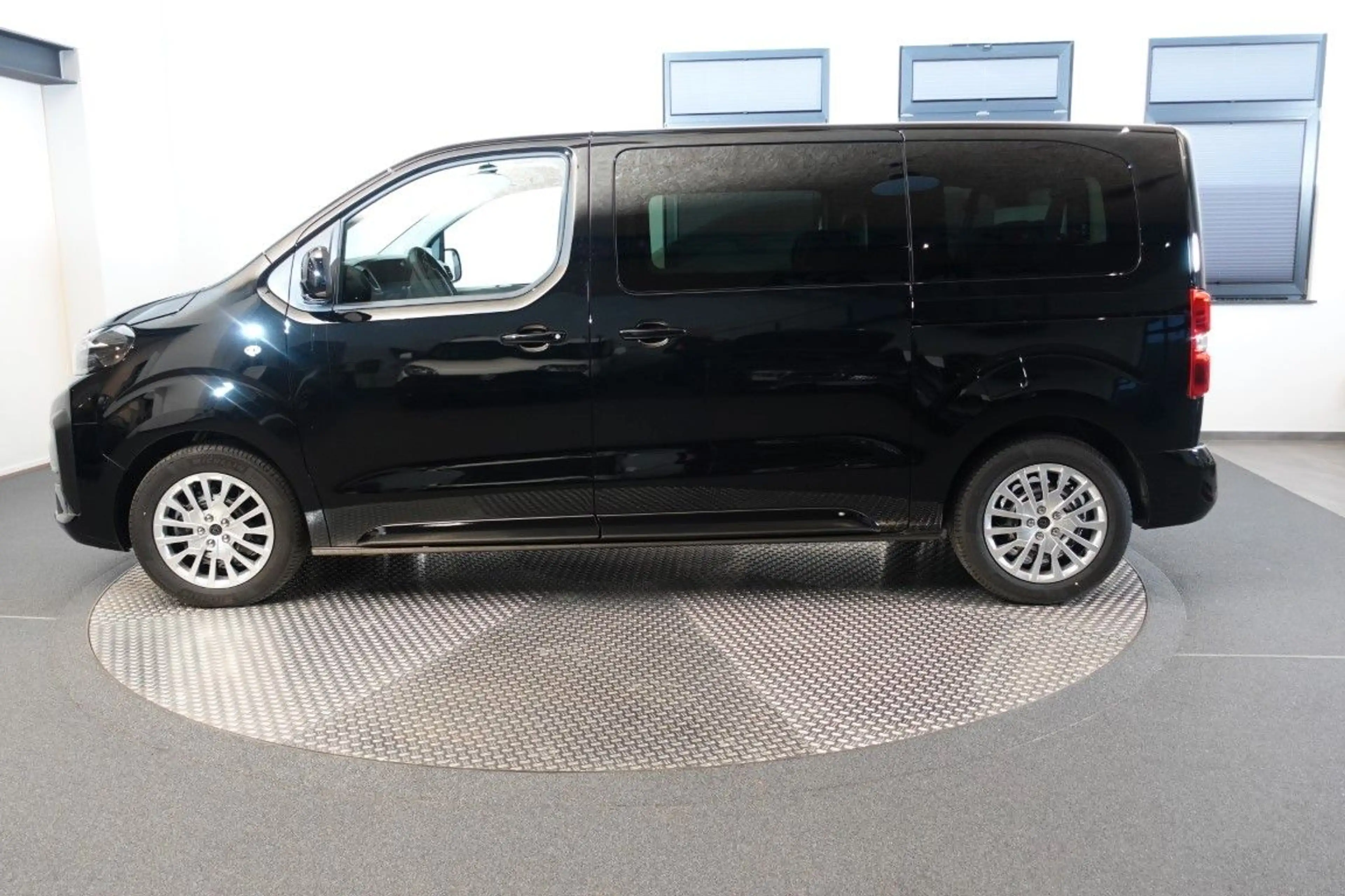 Peugeot Traveller Diesel 180 EAT8 Active L2*AHK — photo 7