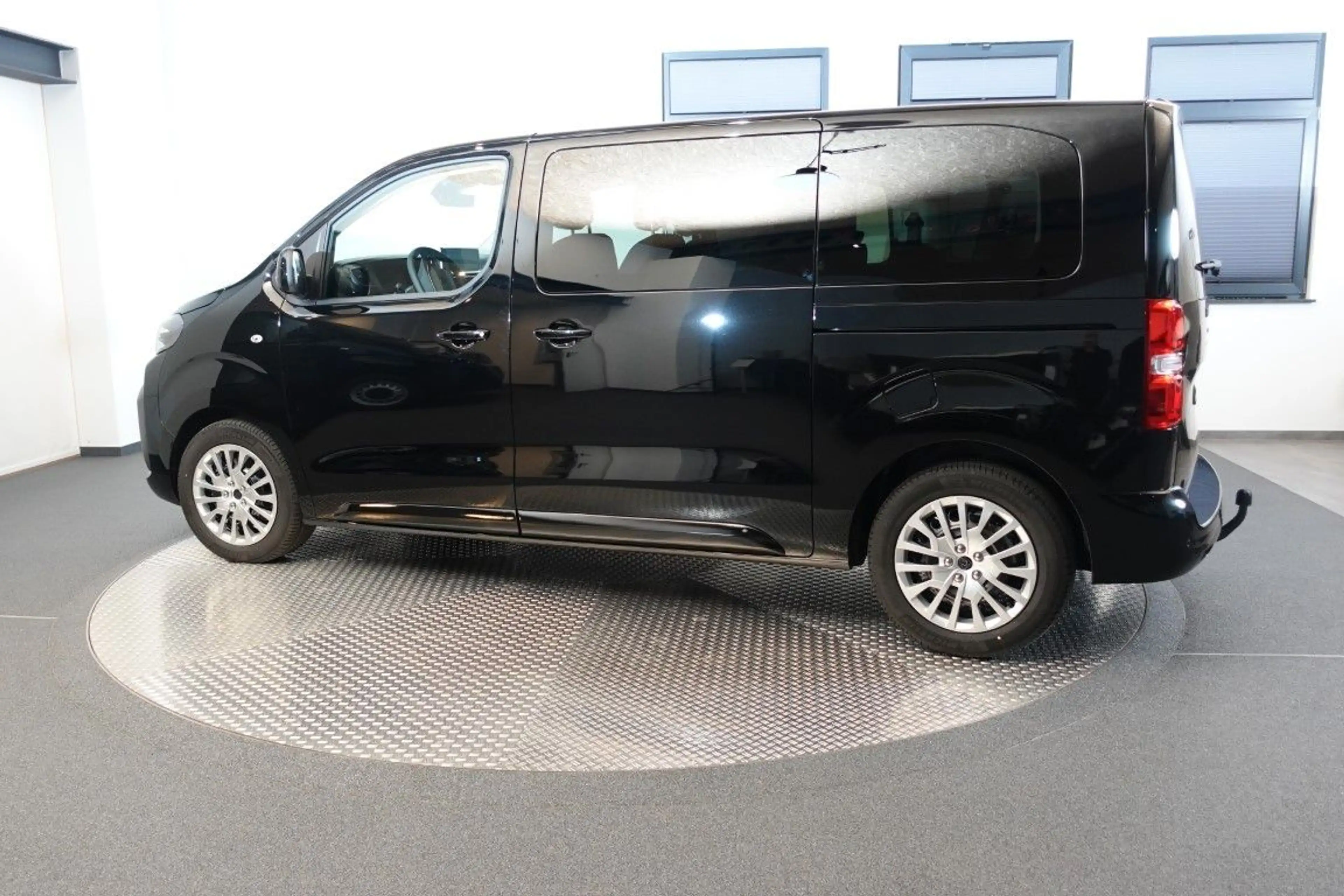 Peugeot Traveller Diesel 180 EAT8 Active L2*AHK — photo 6